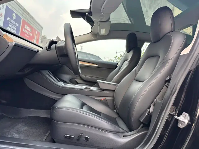 Tesla Model 3 — Фото автомобиля 11