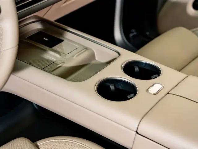 Li Auto i8 — Фото автомобиля 13