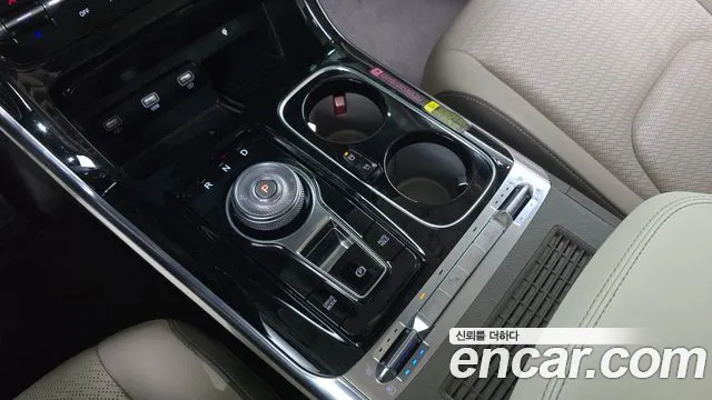 Kia Carnival Generation 4 — Фото автомобиля 12