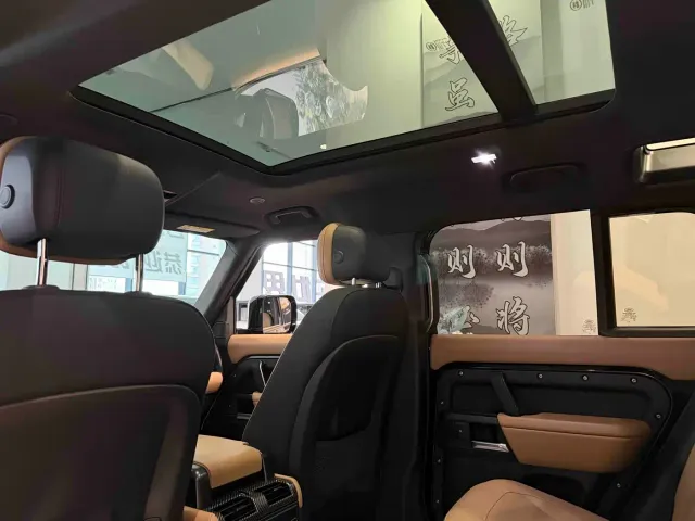 Land Rover Defender — Фото автомобиля 17