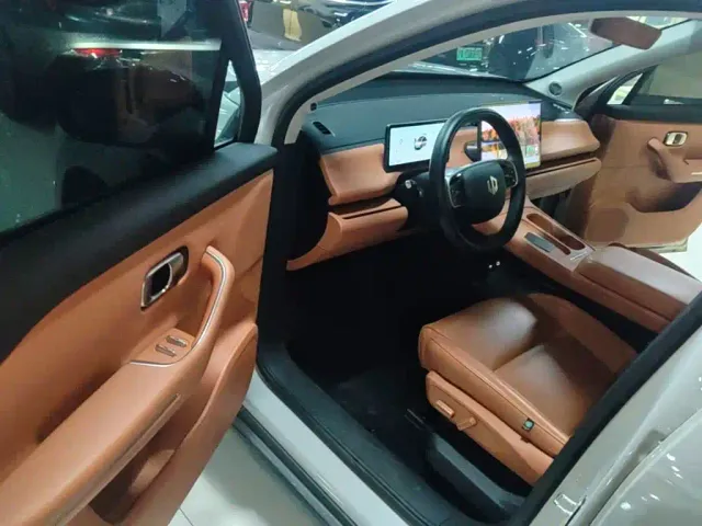Leapmotor C10 — Фото автомобиля 15