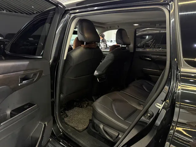 Toyota Highlander — Фото автомобиля 6