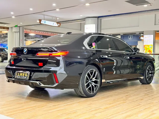 BMW 7 Series — Фото автомобиля 8
