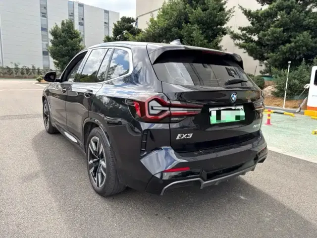 BMW iX3 — Фото автомобиля 6