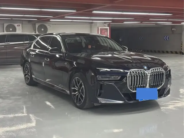 BMW 7 Series — Фото автомобиля 3