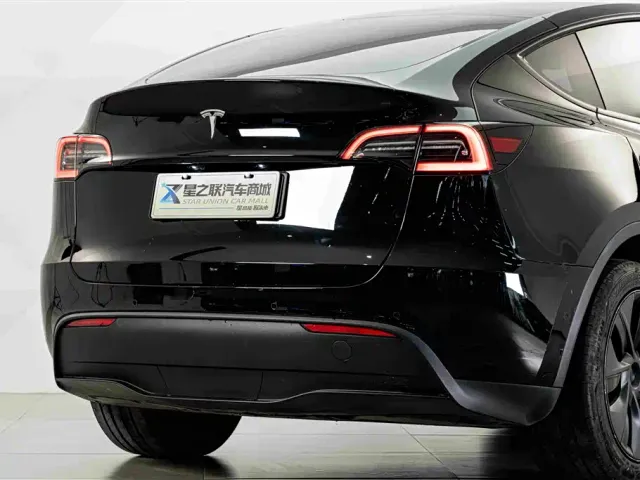 Tesla Model Y — Фото автомобиля 7