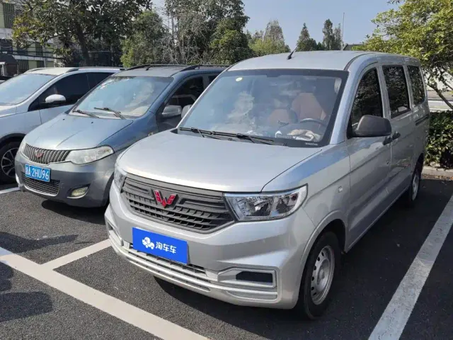 Фотография автомобиля — Wuling Hongguang V