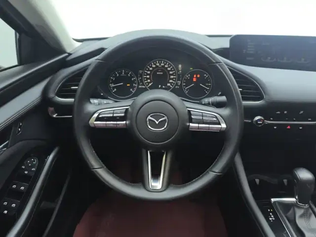 Mazda Axela — Фото автомобиля 15