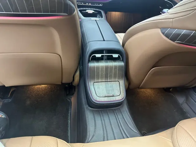 Mercedes-Benz E-Class — Фото автомобиля 11