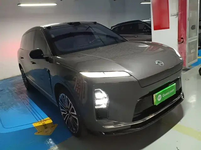 Nio ES8 — Фото автомобиля 3