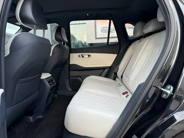 Geely Galaxy Starship 7 EM-i — Фото автомобиля 5