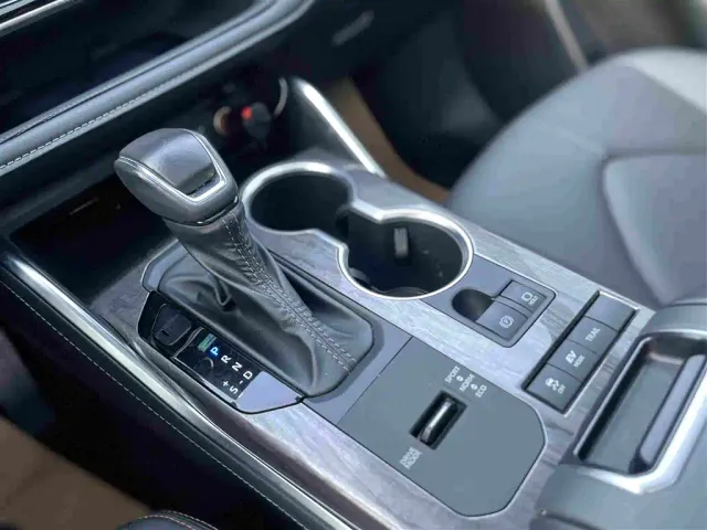 Toyota Crown Kluger — Фото автомобиля 20