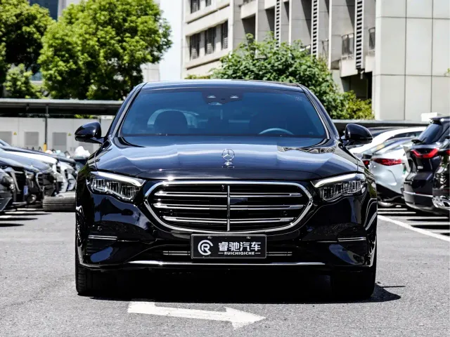 Mercedes-Benz E-Class — Фото автомобиля 2