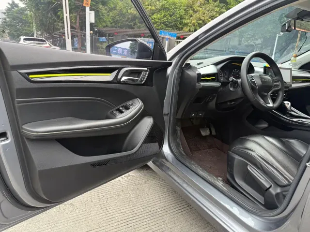 Roewe i5 — Фото автомобиля 4