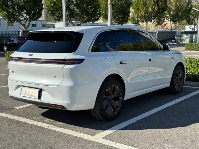 Li Auto L6 — Фото автомобиля 6