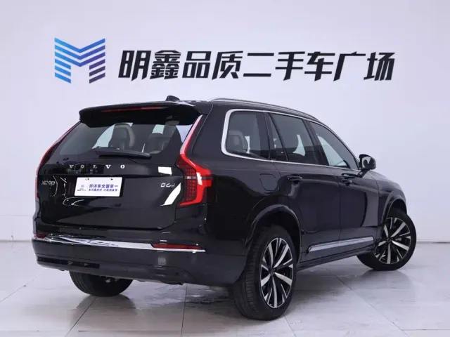 Volvo XC90 — Фото автомобиля 7
