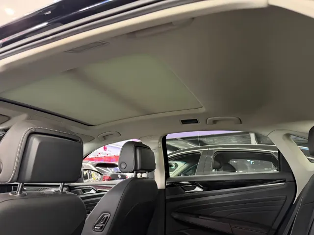 Volkswagen Passat — Фото автомобиля 14