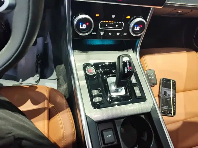 Jaguar XEL — Фото автомобиля 13