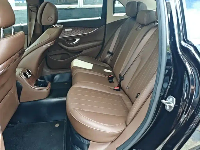 Mercedes-Benz E-Class — Фото автомобиля 16