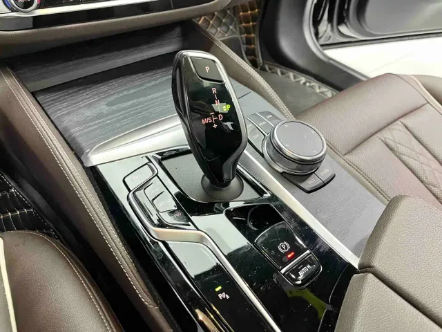 BMW 5 Series — Фото автомобиля 12
