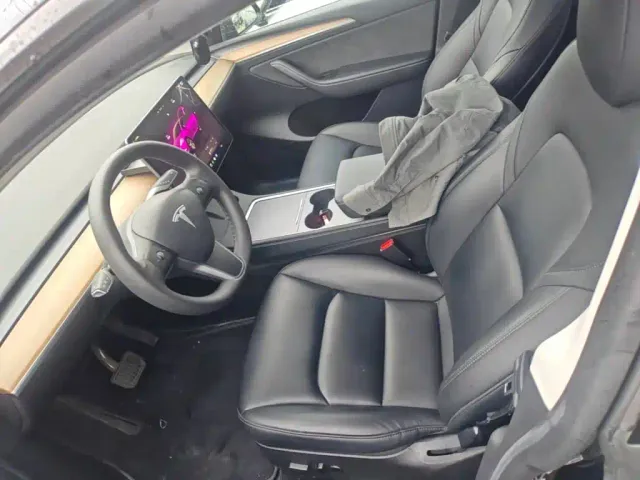 Tesla Model Y — Фото автомобиля 14
