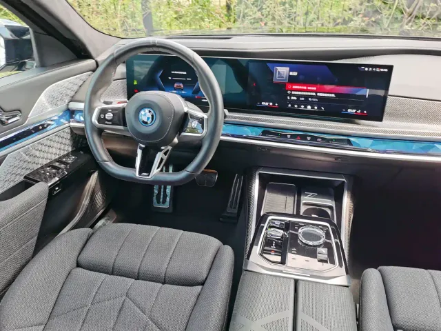BMW i7 M70L — Фото автомобиля 23