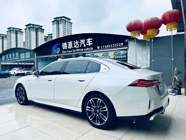 BMW 5 Series — Фото автомобиля 7