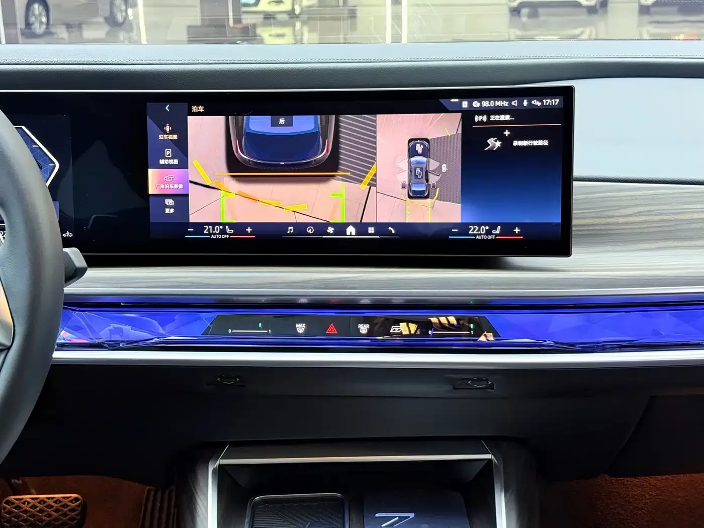 BMW BMW 7 Series 2023 Model 740Li Leading Luxury Package — Фото автомобиля 12