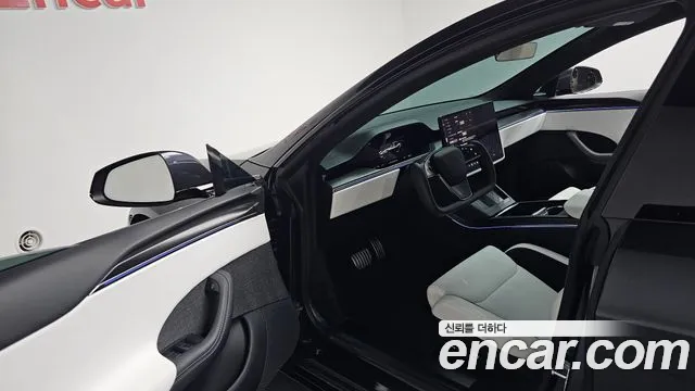 Tesla Model S — Фото автомобиля 10