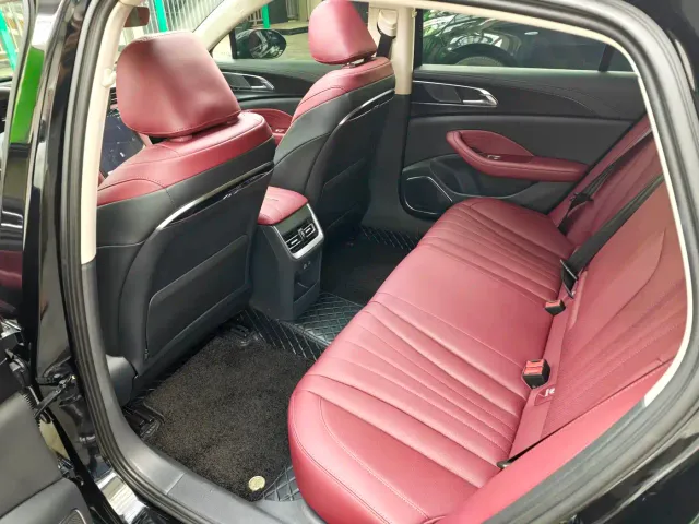 Hongqi H5 — Фото автомобиля 12