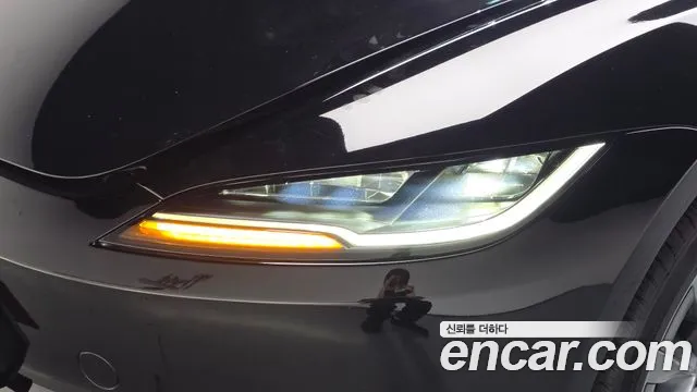 Tesla Model 3 — Фото автомобиля 7