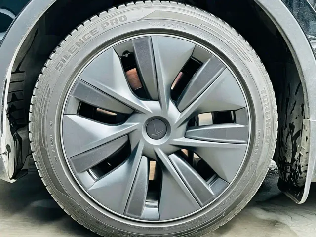 Tesla Model Y — Фото автомобиля 11