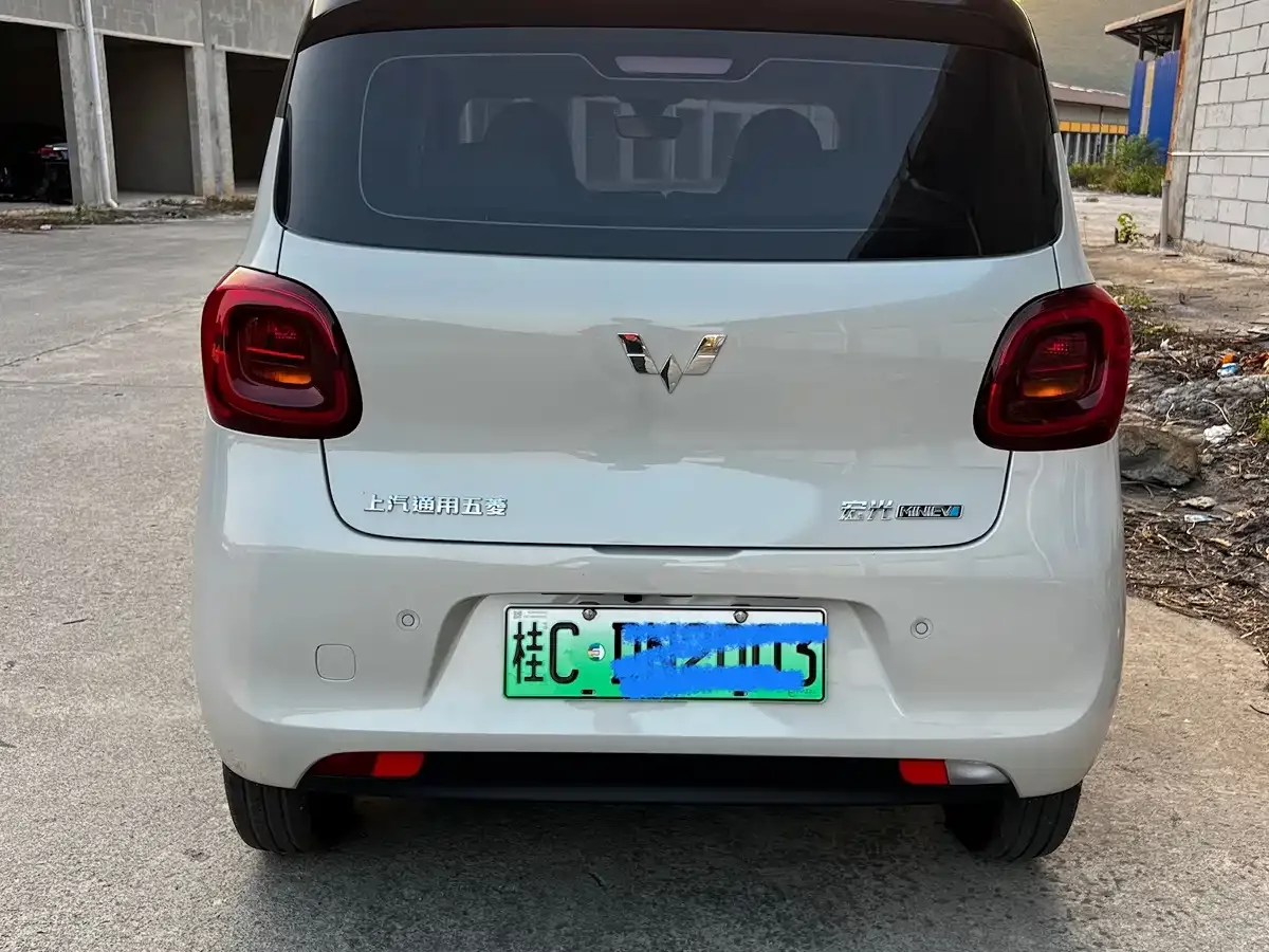 Wuling Motors Hongguang MINIEV 2025 4-Door Premium+ Edition — Фото автомобиля 5