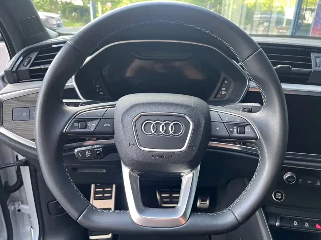 Audi Q3 — Фото автомобиля 11