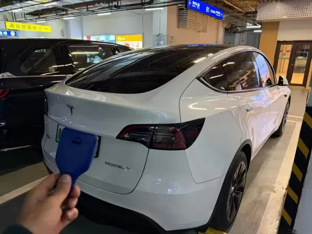 Tesla Model Y — Фото автомобиля 4