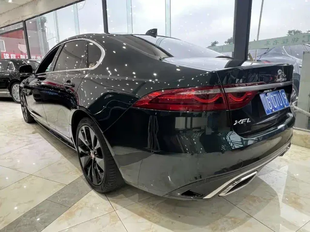Jaguar XFL — Фото автомобиля 9