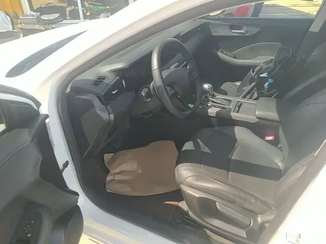 Roewe i5 — Фото автомобиля 15