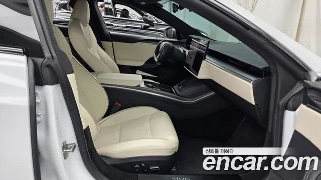 Tesla Model S — Фото автомобиля 16