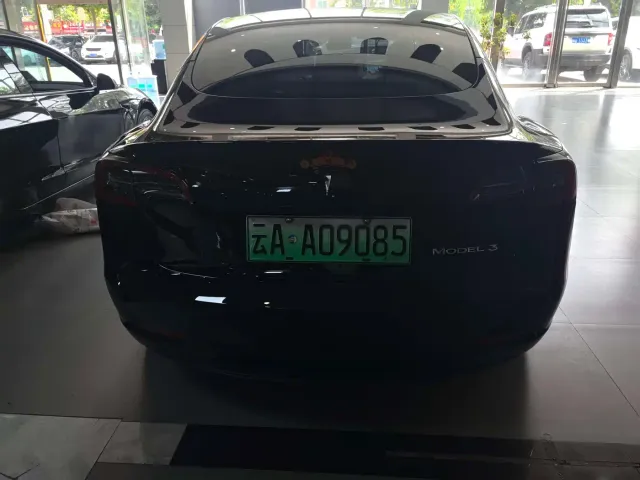 Tesla Model 3 — Фото автомобиля 3