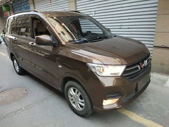 Wuling Hongguang — Фото автомобиля 3