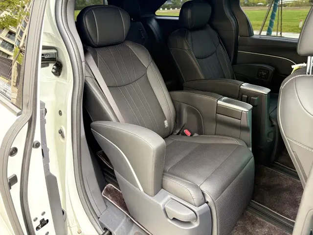 Toyota Sienna — Фото автомобиля 8