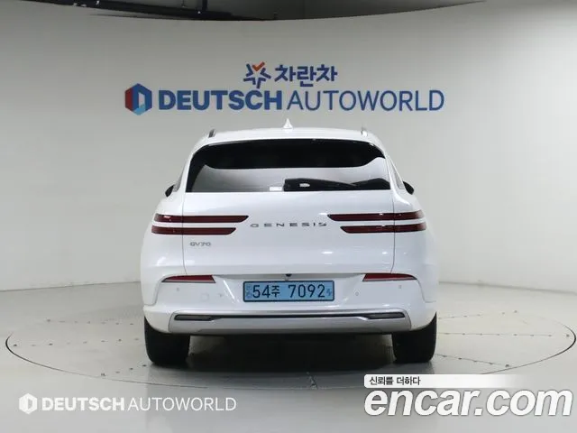 Фотография автомобиля — Genesis GV70