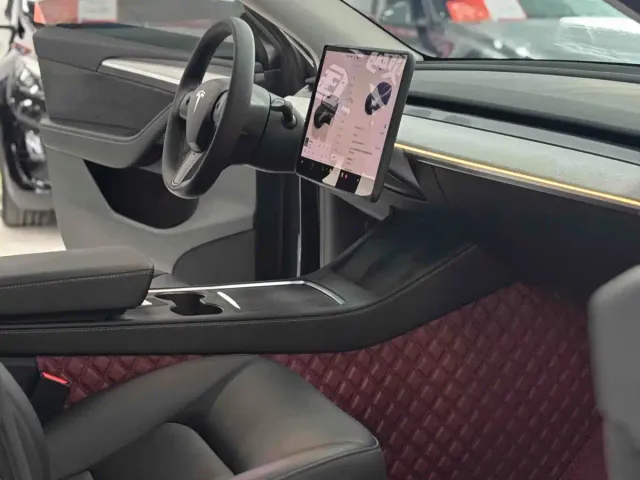 Tesla Model Y — Фото автомобиля 4