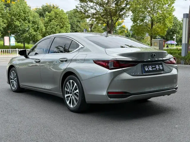 Lexus ES — Фото автомобиля 5