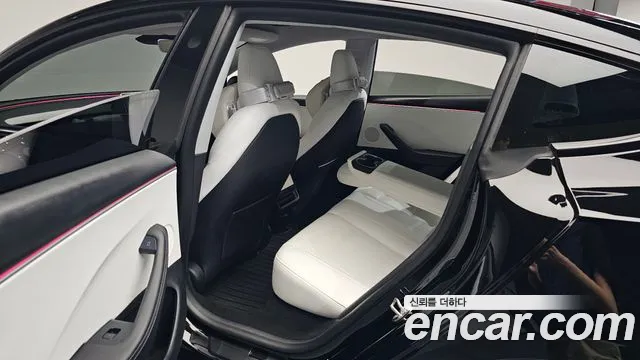 Tesla Model 3 — Фото автомобиля 25
