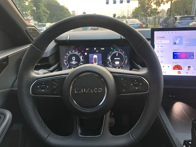 Lynk & Co 03 — Фото автомобиля 10