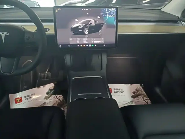 Tesla Model Y — Фото автомобиля 12