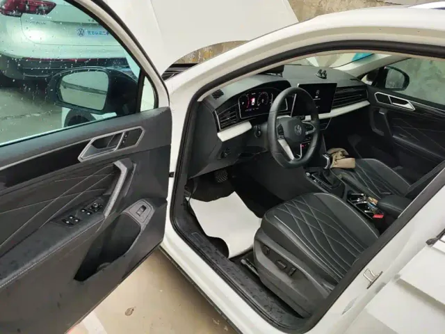 Volkswagen Tiguan L — Фото автомобиля 15