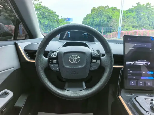 Toyota bZ3 — Фото автомобиля 8