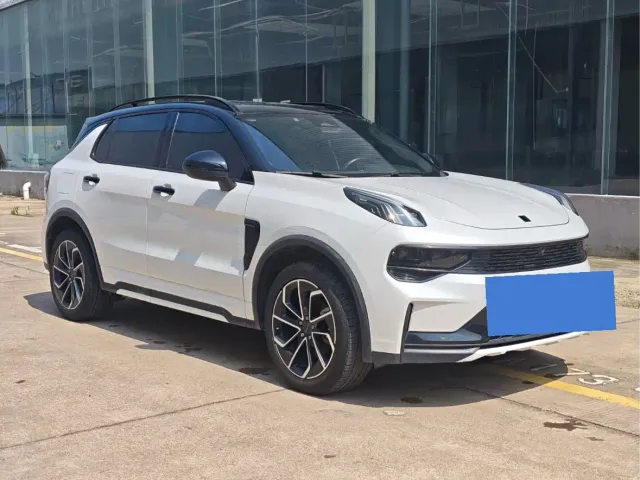 Lynk & Co 01 — Фото автомобиля 3